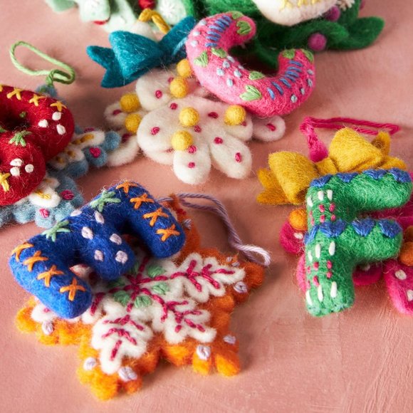 HTF Deck The Halls "G" Monogram Ornament - Picture 4 of 4